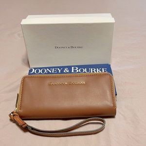 Like NEW Dooney & Bourke Caramel Double Zip Wallet